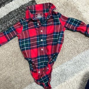 6-12 month vineyard vines long sleeve onesie. Stretchy material.